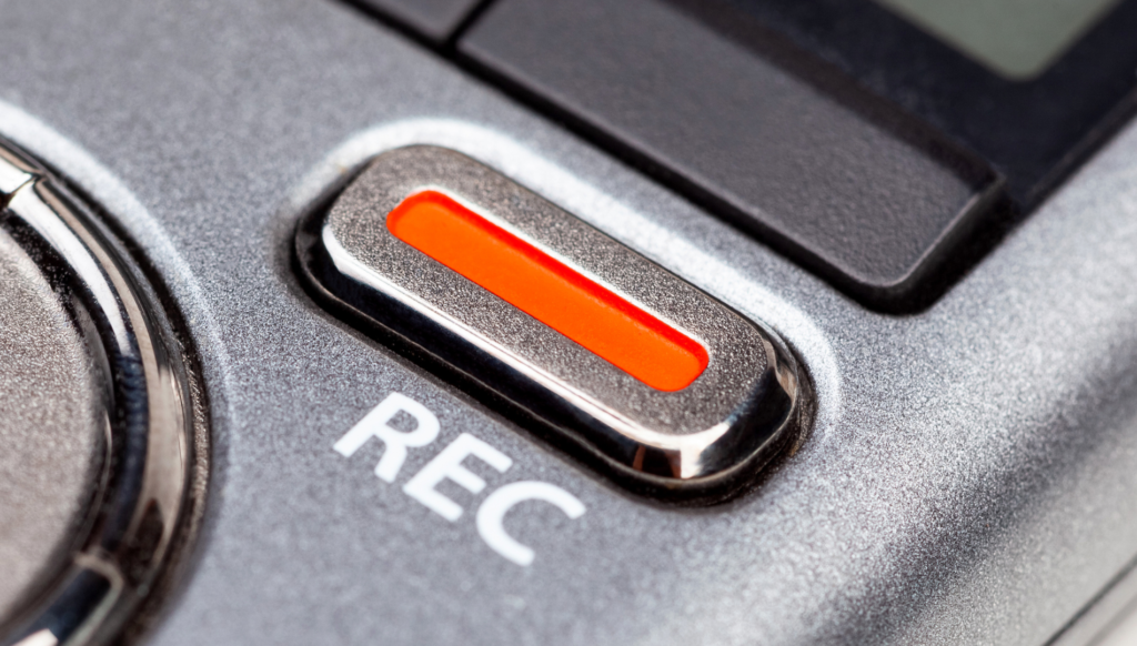 Um botão de telefone escrito "rec", significando a possibilidade de gravar a chamada.